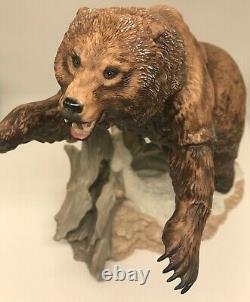 Grizzly Bear Statue Figurine with Base 1988 Porcelain Franklin Mint w COA MSRP 295