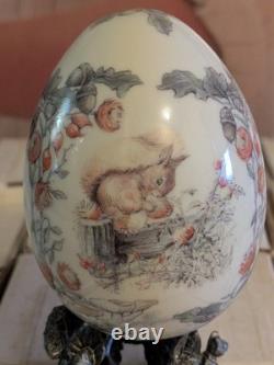 HUGE LOT OF FRANKLIN MINT- PORCELAIN- 20 x BEATRIX POTTER Squirrel Nutkin Eggs