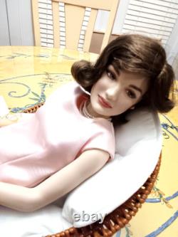 Jackie Kennedy In Chair Franklin Mint Porcelain Doll