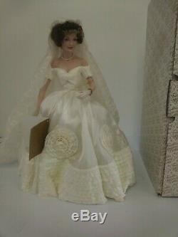 Jackie Kennedy The Franklin Mint Heirloom 16 Porcelain Bride Doll EUC