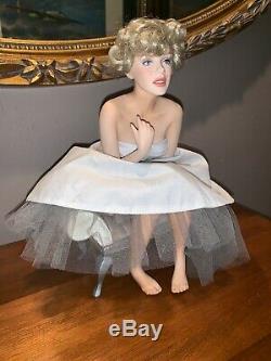 Love Marilyn Monroe Franklin Mint Porcelain Portrait Doll & Satin Seat