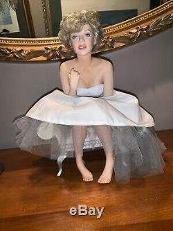 Love Marilyn Monroe Franklin Mint Porcelain Portrait Doll & Satin Seat