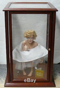 MARILYN MONROE, PORCELAIN PORTRAIT DOLL LOVE MARILYN WithPLEXI DISPLAY CASE