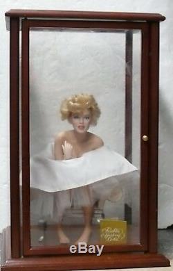 MARILYN MONROE, PORCELAIN PORTRAIT DOLL LOVE MARILYN WithPLEXI DISPLAY CASE