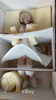 MARILYN MONROE SEVEN 7 YEAR ITCH FRANKLIN MINT HEIRLOOM PORCELAIN DOLL New