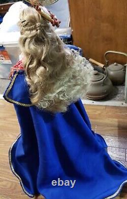 Madonna Of The Magnificat and Child Porcelain Doll 1988 Franklin Mint