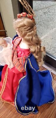 Madonna Of The Magnificat and Child Porcelain Doll 1988 Franklin Mint