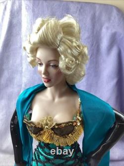Marilyn Monroe Bus Stop Franklin Mint 19 Stand