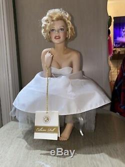 Marilyn Monroe Franklin Mint Porcelain Portrait Doll & Satin Seat Love Marilyn
