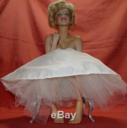 Marilyn Monroe = Franklin Mint Porcelain Portrait Doll Satin Seat = Love Marilyn