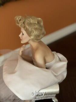 Marilyn Monroe Franklin Mint Porcelain Portrait Doll & Satin Seat Love Marilyn