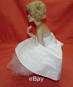 Marilyn Monroe = Franklin Mint Porcelain Portrait Doll Satin Seat = Love Marilyn