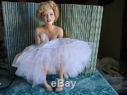 Marilyn Monroe Franklin Mint Porcelain Portrait Doll & Satin Seat out of box