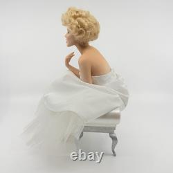 Marilyn Monroe Love Marilyn Porcelain Doll Franklin Mint Bench 2001 A3599
