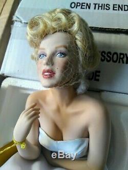 Marilyn Monroe Love Marilyn Porcelain Franklin Mint Doll Sitting On Bench