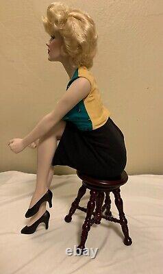 Marilyn Monroe Porcelain Doll Franklin Mint Unforgettable DISPLAY CASE INCLUDED
