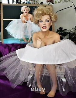 Marilyn Monroe Porcelain Portrait Doll & Satin Bench LOVE MARILYN FM 2000 PHOTO