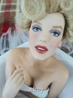 Marilyn Monroe Porcelain Portrait Doll & Satin Bench LOVE MARILYN FM 2000 PHOTO