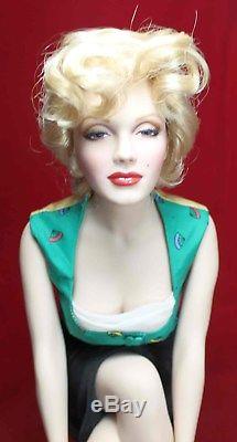 Marilyn Monroe Unforgettable Porcelain Doll with Stool Franklin Mint