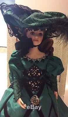 Musical Franklin Mint Porcelain Heirloom Doll 20 Brunette Elegant Green Dress