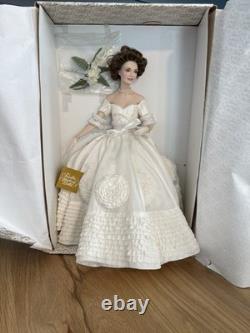 NIB The Jacqueline Kennedy Porcelain Heirloom Bride doll by Franklin Mint