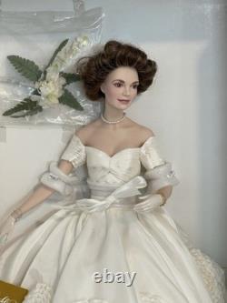 NIB The Jacqueline Kennedy Porcelain Heirloom Bride doll by Franklin Mint