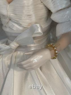 NIB The Jacqueline Kennedy Porcelain Heirloom Bride doll by Franklin Mint