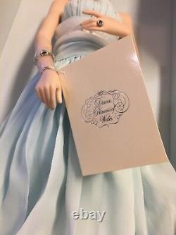 NRFB Diana, The Princess Of Elegance Porcelain Portrait Doll The Franklin Mint