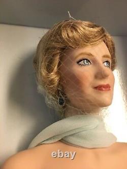 NRFB Diana, The Princess Of Elegance Porcelain Portrait Doll The Franklin Mint
