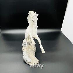 PORCELAIN SILVER HORSE PAMELA DU BOULAY FRANKLIN MINT 1992 Paladium 10.5x11