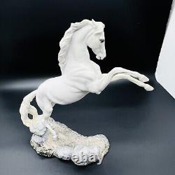 PORCELAIN SILVER HORSE PAMELA DU BOULAY FRANKLIN MINT 1992 Paladium 10.5x11