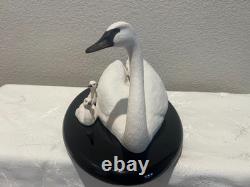 Pretty Vintage Porcelain Swans Under Her Wing Franklin Mint