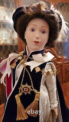 Queen Elizabeth II Porcelain Doll Franklin Mint INCLUDES Certificate/Letter