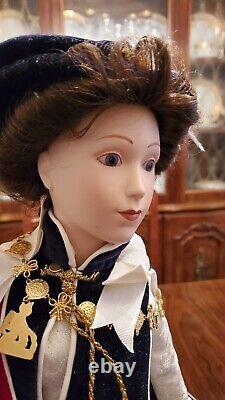 Queen Elizabeth II Porcelain Doll Franklin Mint INCLUDES Certificate/Letter