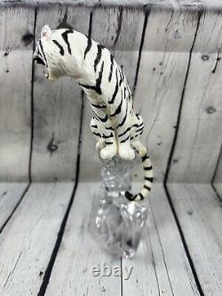 RARE Franklin Mint Porcelain White Siberian Tiger Figurine on Crystal Base