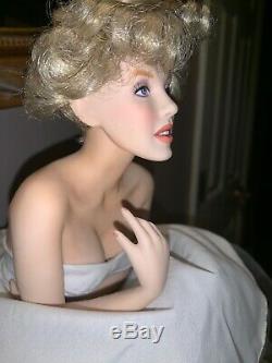 RARE Marilyn Monroe Franklin Mint Porcelain Portrait Doll & Satin Seat