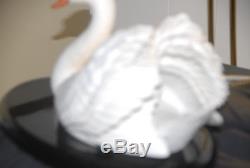 Silent-Swan-White-Bisque-Porcelain-Sculpture-Franklin-Mint-1983-RARE