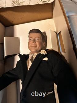 Stunning Vintage Franklin Mint JFK And Jaqueline Bouvier Porcelain Dolls