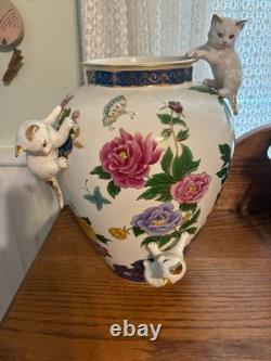 THE VASE OF THE IMPERIAL CATS BY TOSHIIHARU KITAGAWA WithPAPERWORK FRANKLIN MINT