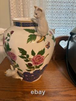 THE VASE OF THE IMPERIAL CATS BY TOSHIIHARU KITAGAWA WithPAPERWORK FRANKLIN MINT