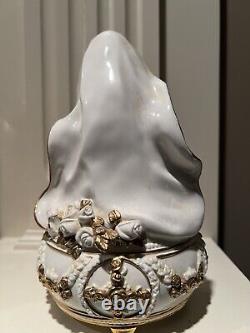 The Franklin Mint Ave Maria Hand Painted Fine Porcelain Music Box