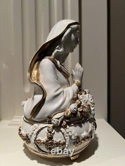 The Franklin Mint Ave Maria Hand Painted Fine Porcelain Music Box