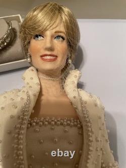 The Franklin Mint DIANA Princess of Wales Porcelain Doll WHITE PEARL DRESS NEW