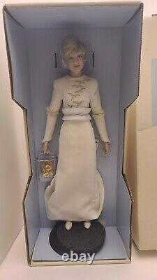 The Franklin Mint Diana Princess Of Wales Porcelain Portrait Doll NEW