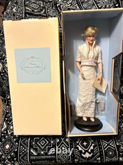 The Franklin Mint Diana Princess of Wales 16 Porcelain Doll with Stand NRFB
