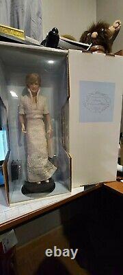 The Franklin Mint Diana Princess of Wales. Porcelain Portrait Doll, 17