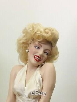 The Franklin Mint Marilyn Monroe Seven Year Itch Porcelain Doll