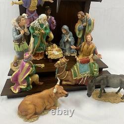 The Franklin Mint Nativity Set by Gianni Benvenuti 12 Pieces And Base 1989