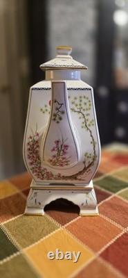 The Franklin Mint Porcelain Floral Lidded Square Coffee Pot White 1992