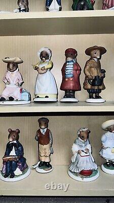 The Franklin Mint WOODMOUSE FAMILY 22 Porcelain Mouse Figures with Display Case